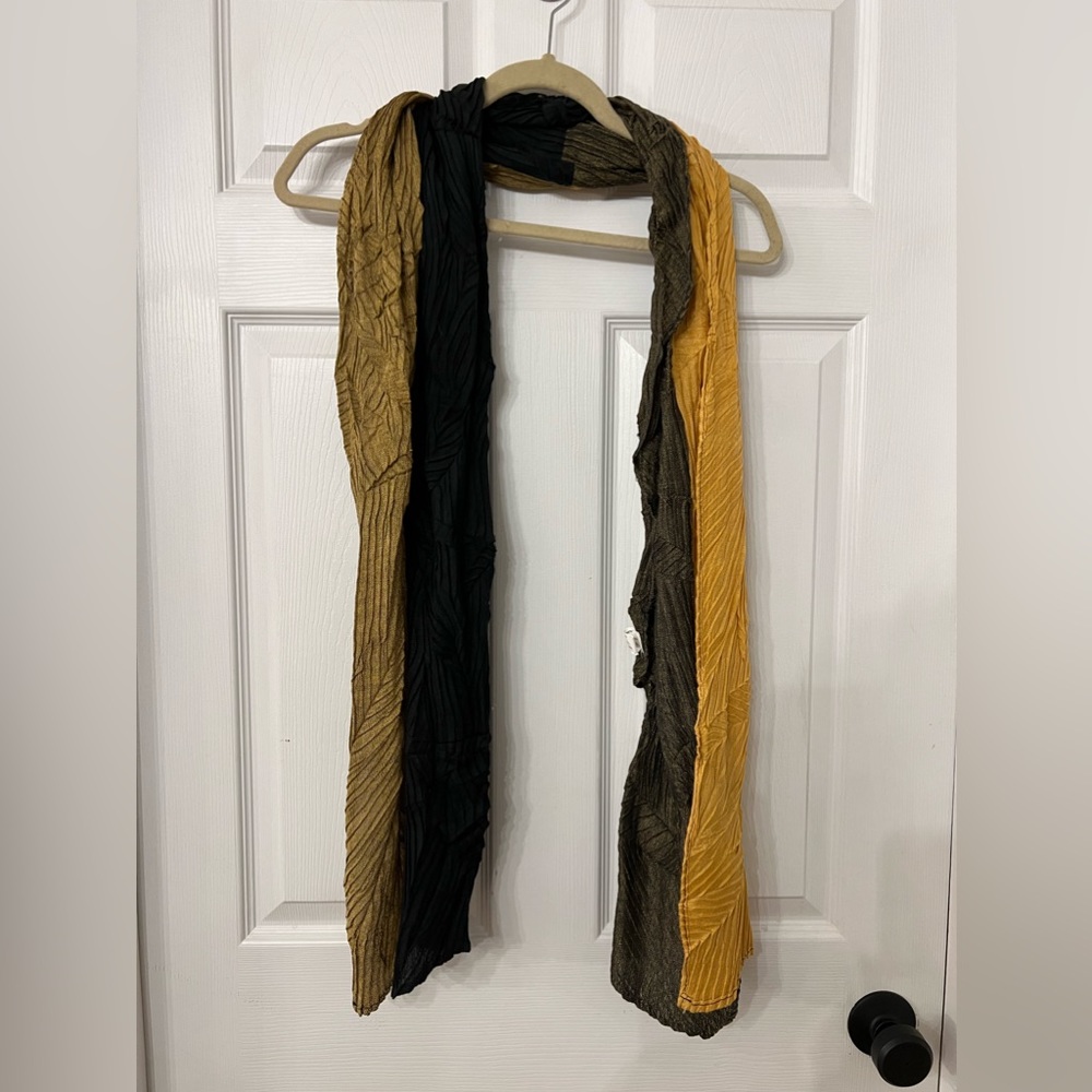 Black, gray, and yellow scarf one size